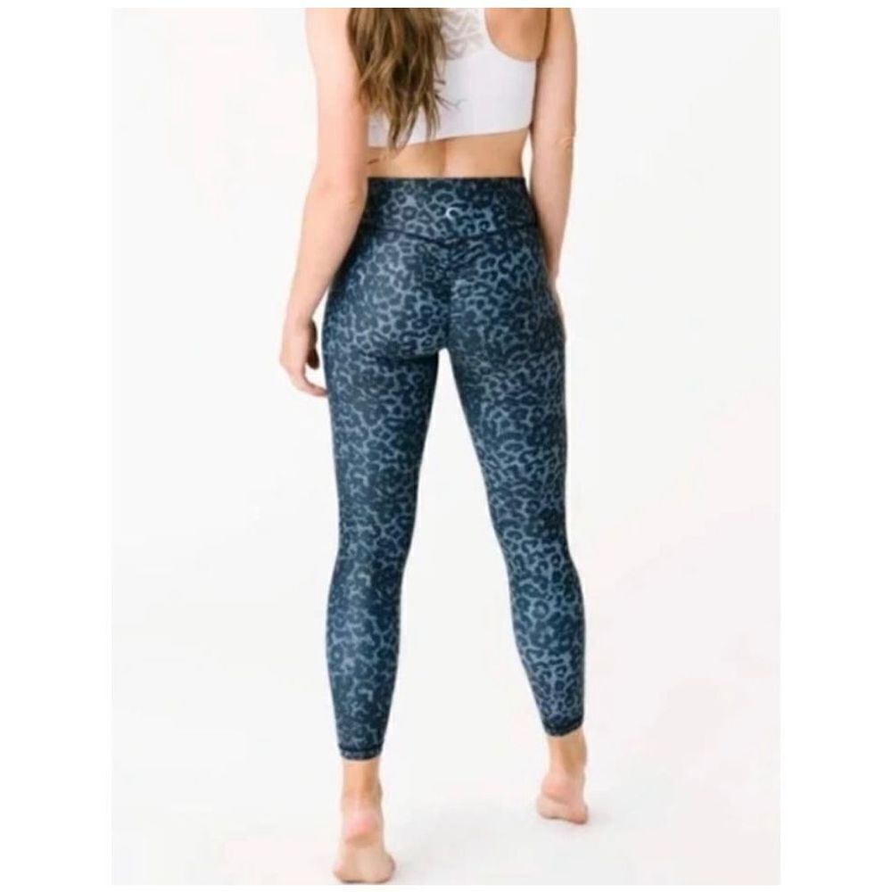 Zyia Active blue/black Leopard Print Scrunch Butt Light Luxe Leggings Size 8-10